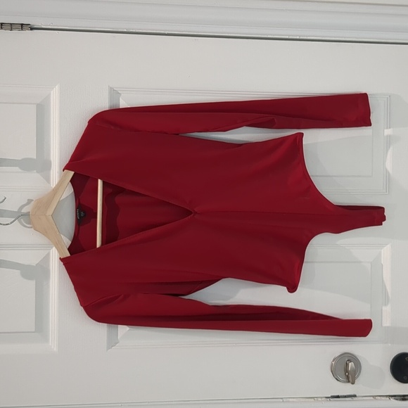 Guess v neck top - Picture 1 of 4